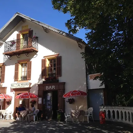 Le Pelens Bed & Breakfast *